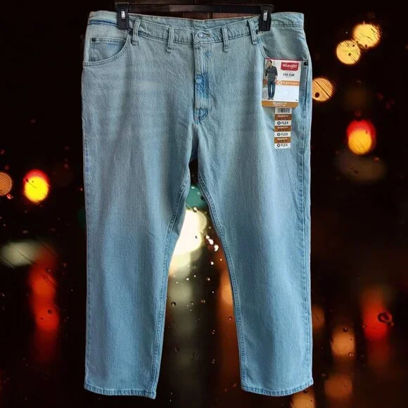 Wrangler Men's Relaxed Fit Jeans with Flex Blue Light Wash Size 44W x 30L - Picture 2 of 16